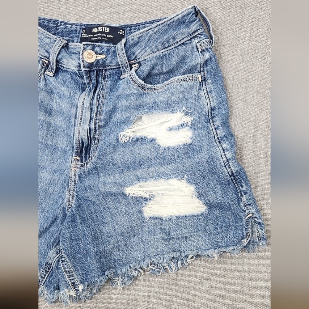 Hollister Ultra High-Rise 90s Distressed Style Shorts 100% Cotton. 0 - Picture 3 of 10